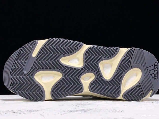 700 Yeezy Boost Adidas EG7596 Analog 0727